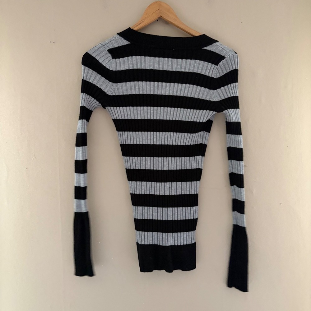 Y2K Women Striped Fitted Sweater Knit Top Size M Elena Bella Swan Deep V Neck - Picture 2 of 8